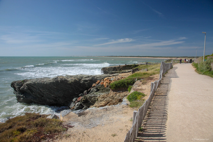La Corniche vendéenne et son sentier cyclable permettant de se balader le long de la côte